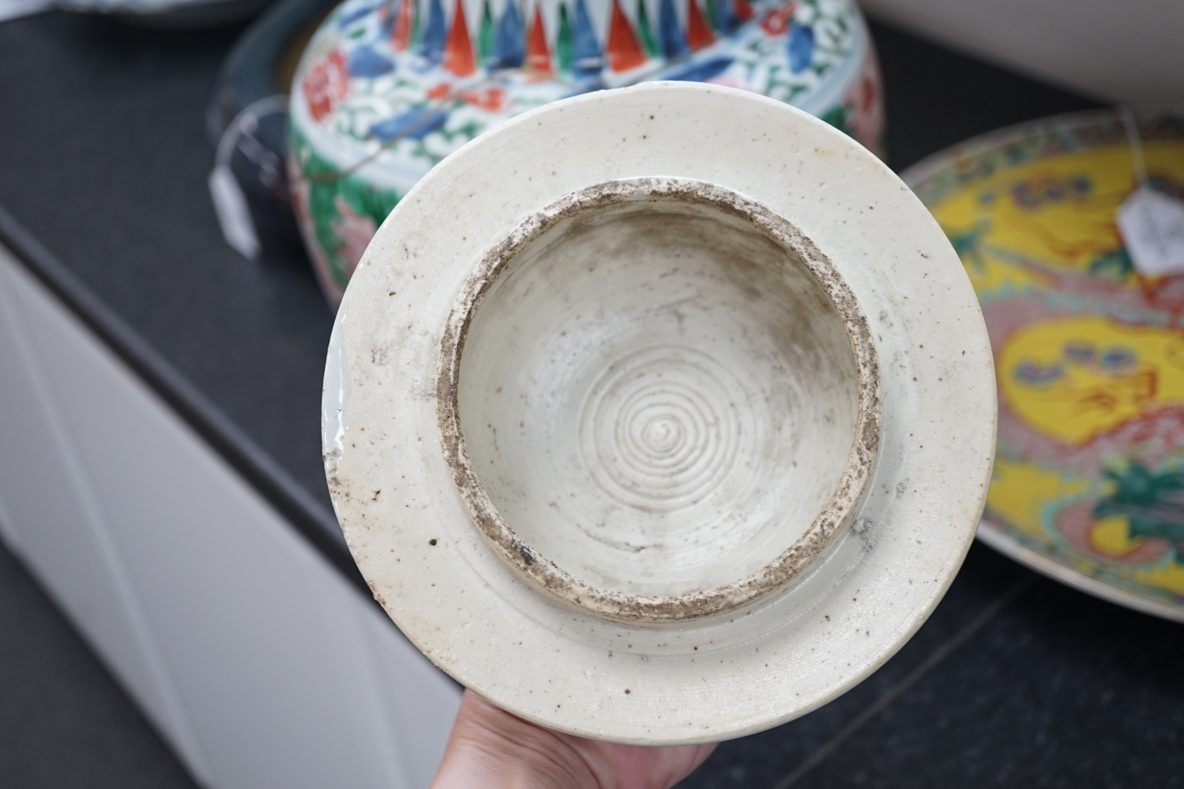 A Chinese wucai ovoid vase and cover, Transitional, Shunzhi period, broken with kintsugi style repair